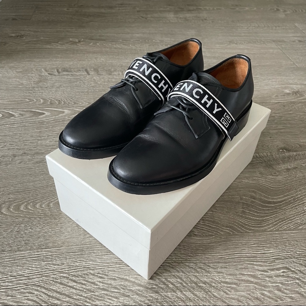 Lightly worn Givenchy Derby Cruz